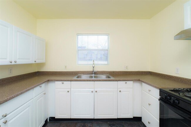 Photo - 505 E Applegate Dr