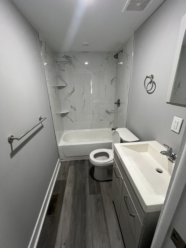 Photo - 3030 W 2nd St