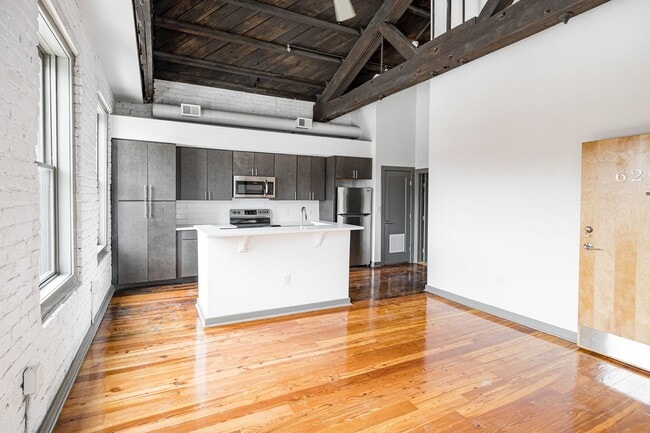 Photo - Vaulted ceilings Unit 6201