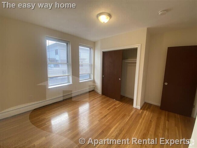 Building Photo - 176 N Beacon St Rental