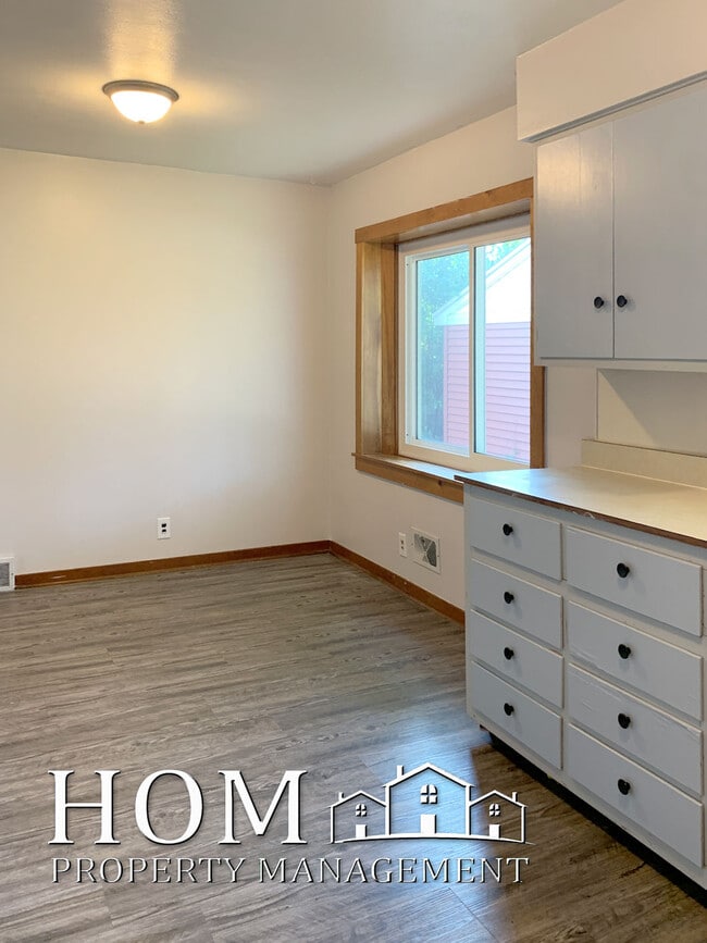 Photo - 335 Dolph Rd