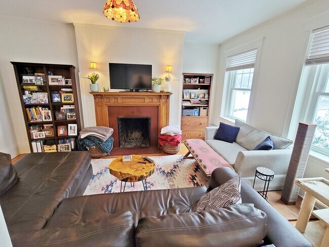 Photo - 14 Colbourne Cres Unit 1