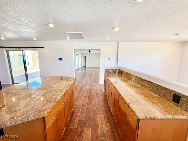 Photo - 1100 Dollar St