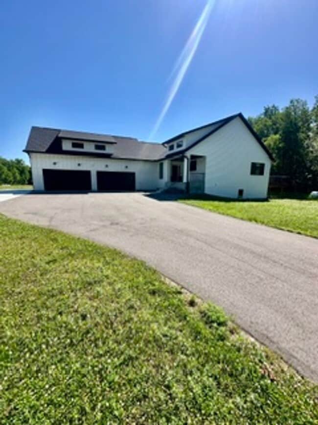 Building Photo - Beautiful Single Family 5 Bed home built in 2024 - Pequot Lakes
