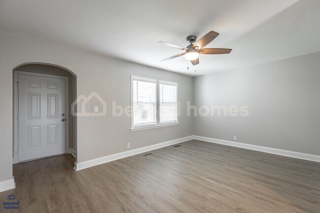 Photo - Beautiful and Newly Renovated 3 bedroom / ...