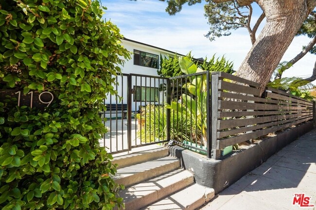 Photo - 119 Paloma Ave Unit #M