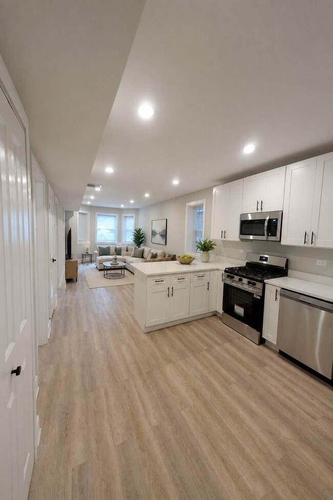Building Photo - 2850 N Avers Ave