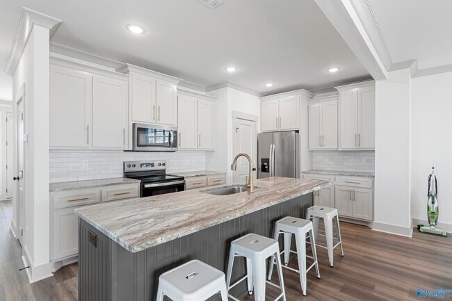 Photo - 559 Farmingdale Rd SE