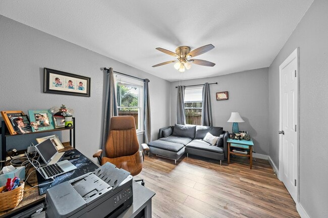 Photo - 609 Sealy Ave