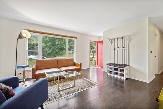 Photo - 853 N Happ Rd