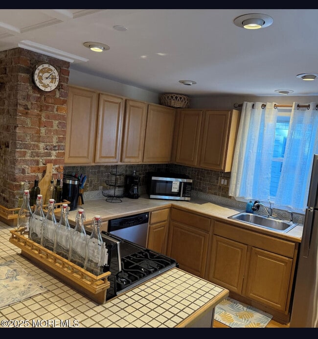 Photo - 1302 Comstock St