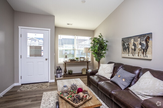 1BR, 1BA - Attached Garage/604 SF