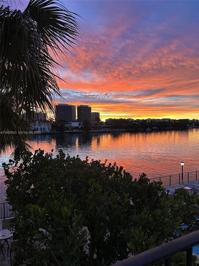 Building Photo - 10101 E Bay Harbor Dr Unit 206