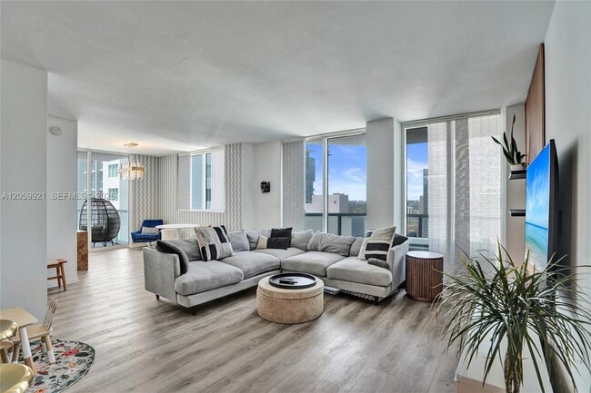 Building Photo - 244 Biscayne Blvd Unit 3409