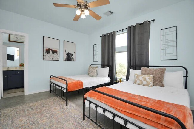 Photo - 5411 Lindsay Ln