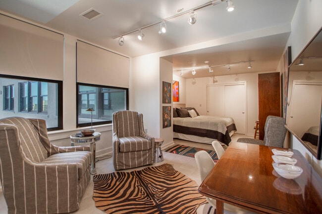 221 W 2nd St