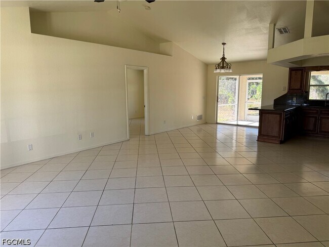Photo - 934 Garnet Ave