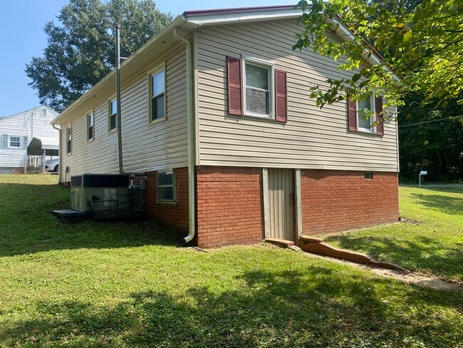 344 E Ridge St