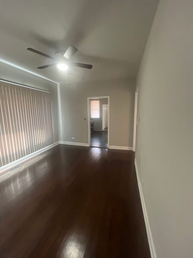 Comedor - 7540 S Wabash Ave