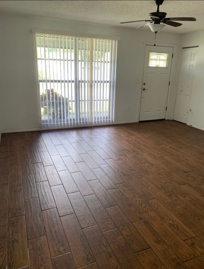 Photo - 7926 Avenal Loop