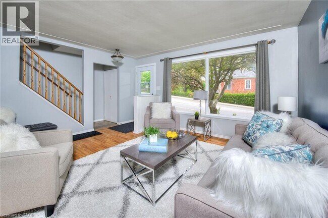 Photo - 196 Walker St