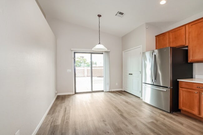 Photo - 2547 W Lynne Ave