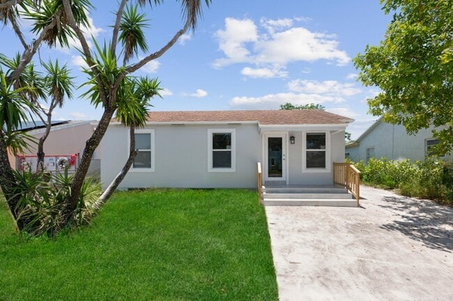 Photo - 720 McIntosh St