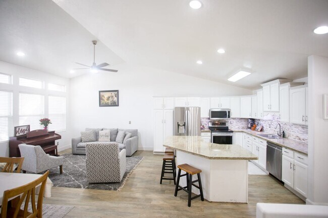 Photo - 1599 S Main St