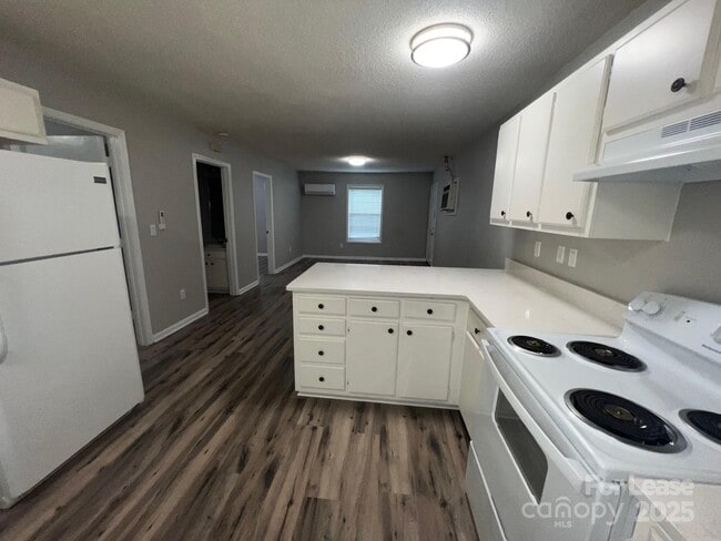 Photo - 374 Water St