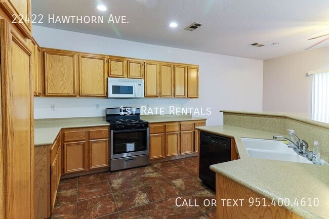 Photo - 22422 Hawthorn Ave