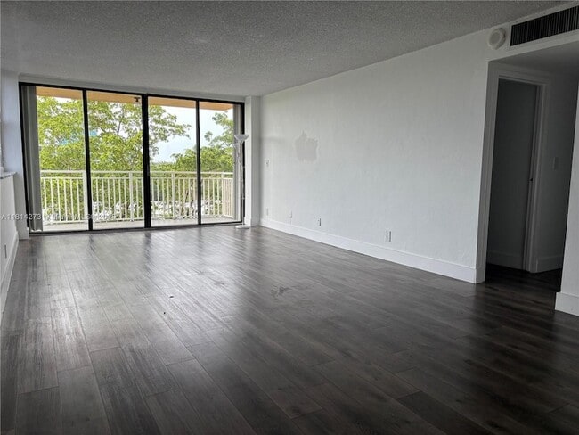 Photo - 2450 NE 135th St Unit 512