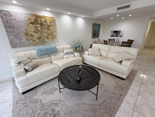 Photo - 5300 NE 24th Terrace Unidad 525c