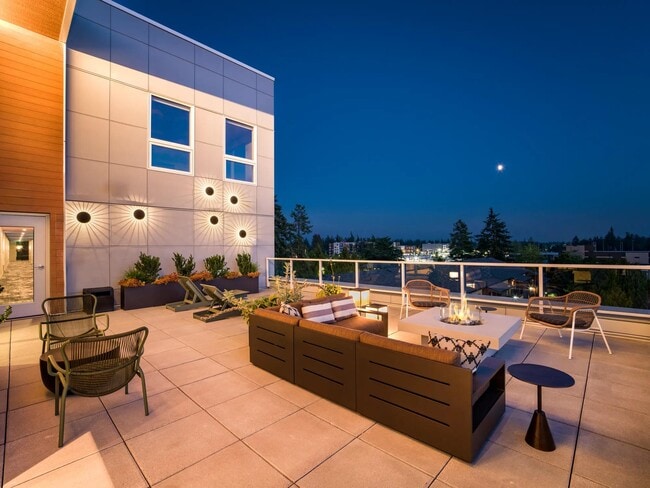 End your day fireside on Modera Shoreline’s rooftop terrace, where cozy seating and skyline views set the tone for relaxed Northwest evenings.