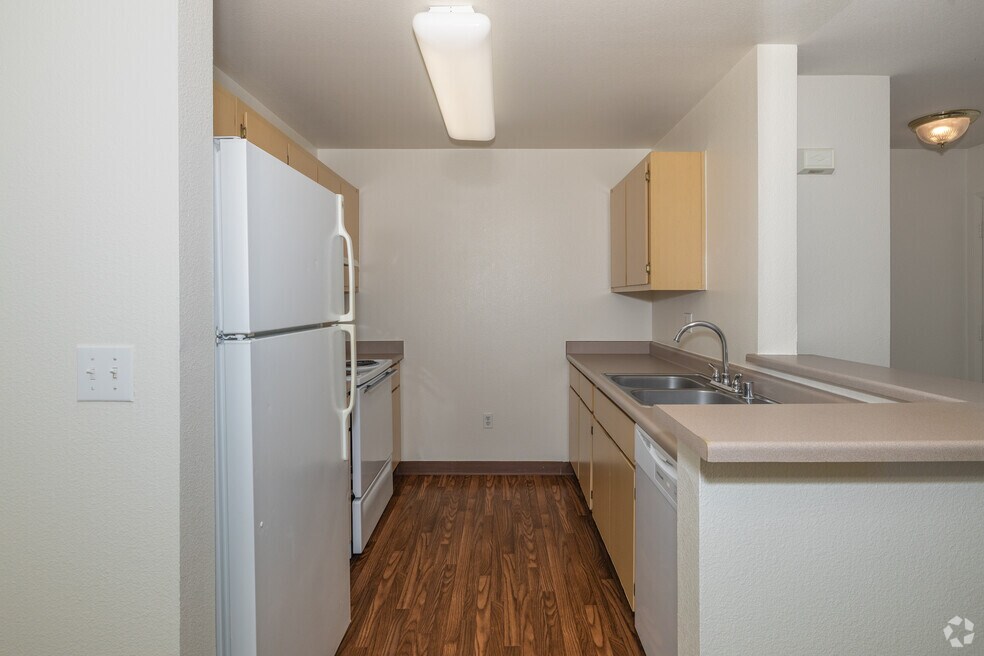1BR, 1BA - 705SF - Kitchen