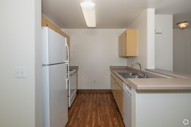 1BR, 1BA - 705SF - Kitchen