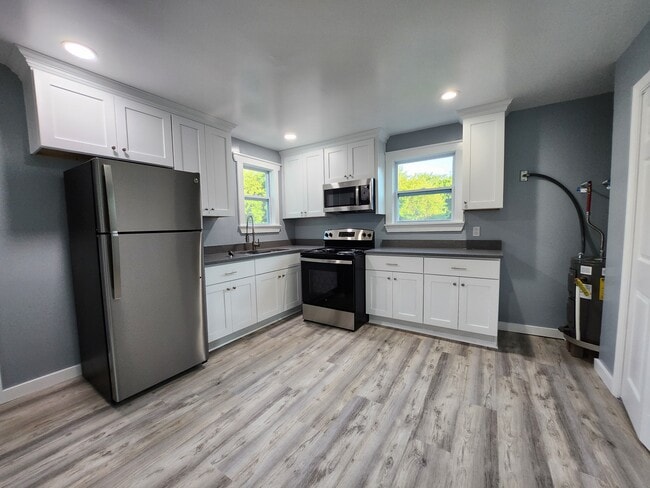 Building Photo - 301 Broad St Unit Apt 3