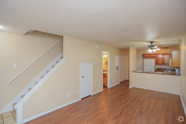 2BR, 1.5BA - 885SF - B1