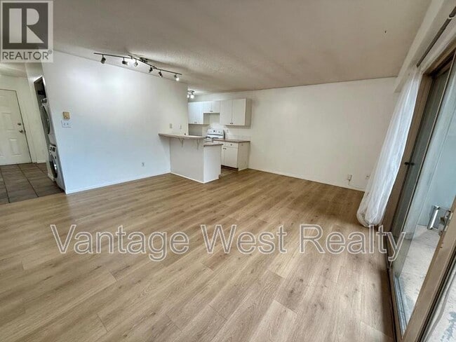 Photo - 1761-1761 Pandosy St