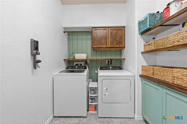 5221 Cicero Dr