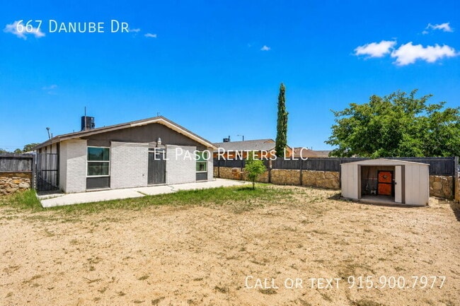 Photo - 667 Danube Dr