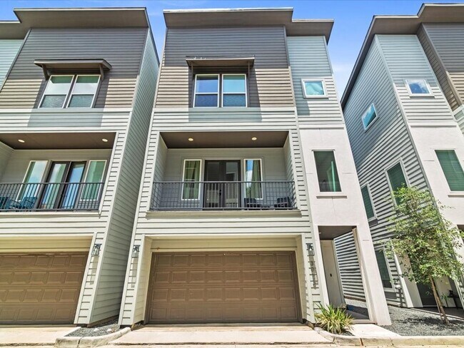 Photo - 3026 Live Oak St