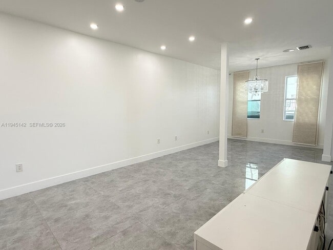 Photo - 11271 NW 84th St