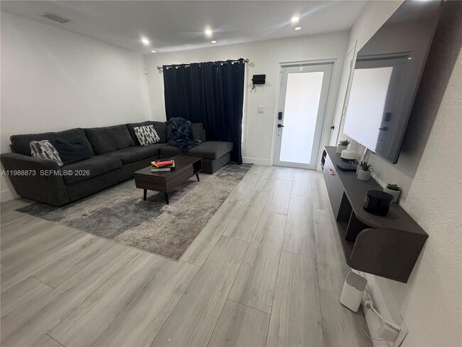 Photo - 660 SW 30th Terrace