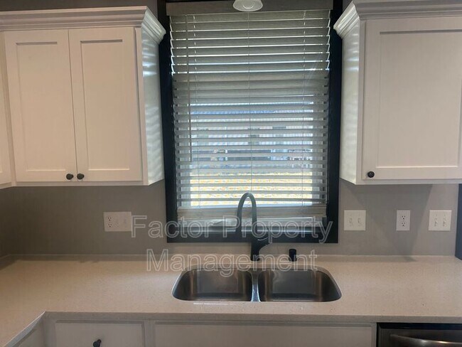 Photo - 308 Prairie Rose Trl