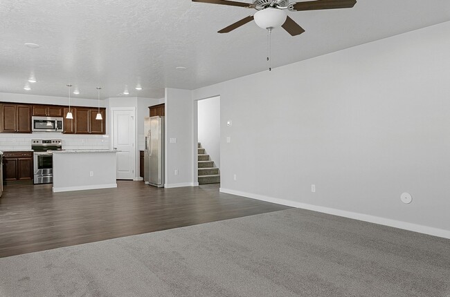 Photo - 3 Bed 2.5 Bath + Loft & Office located in the Greyhawk Subdivision