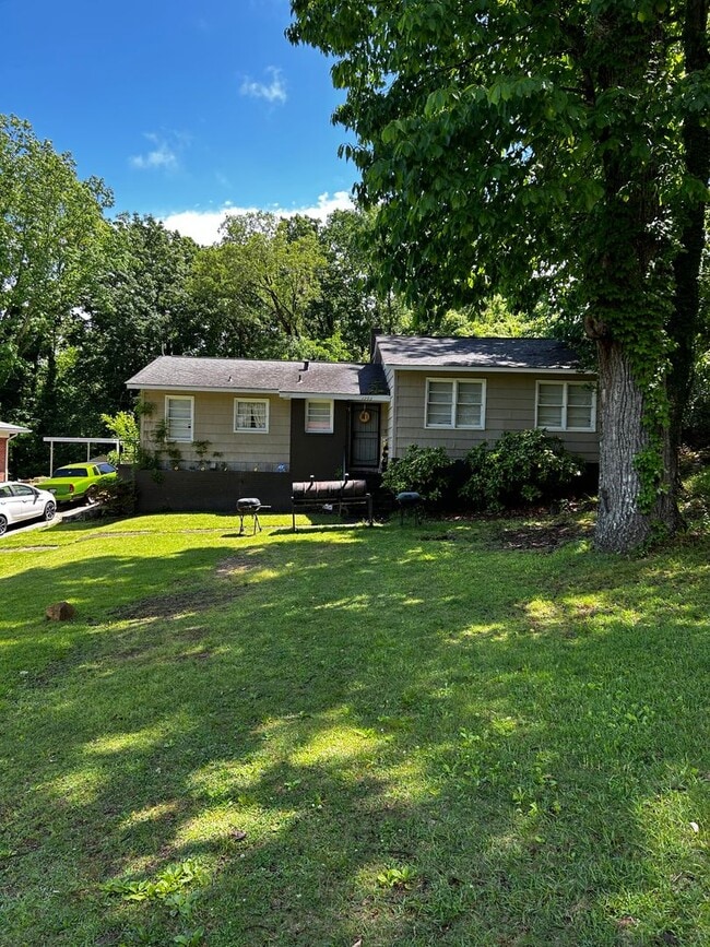 Building Photo - 1703 McCall Dr