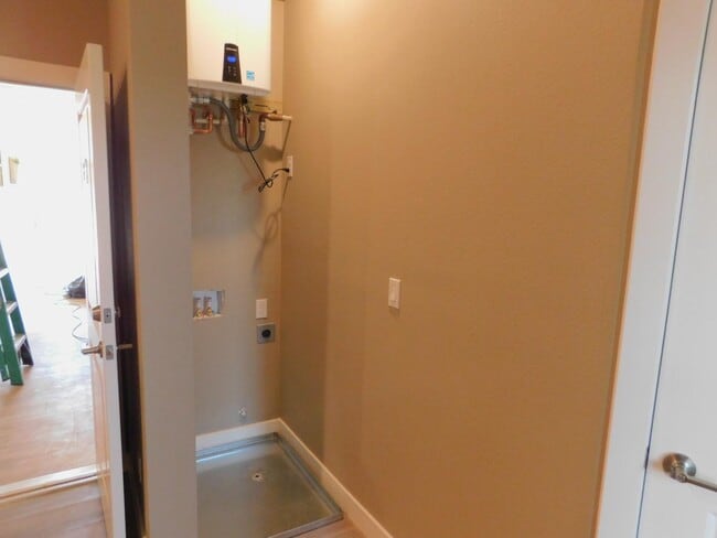 Photo - 621 W 2nd St