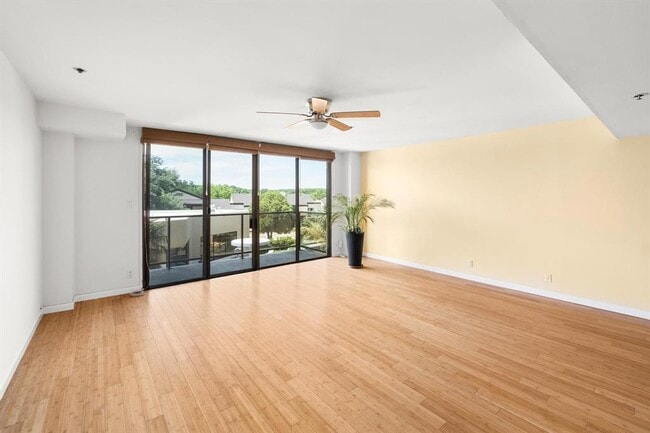 Photo - 40 N Interstate Hwy 35 Unit 3D3