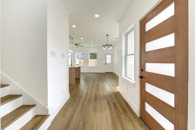 Photo - 4554 Newberry St