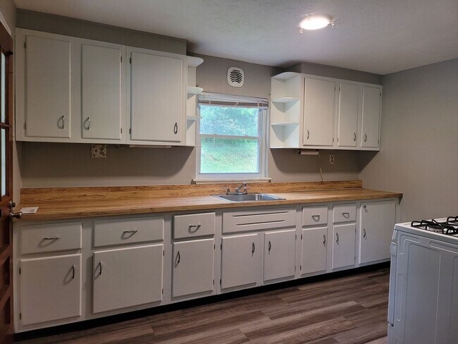 Photo - 1460 Obey St